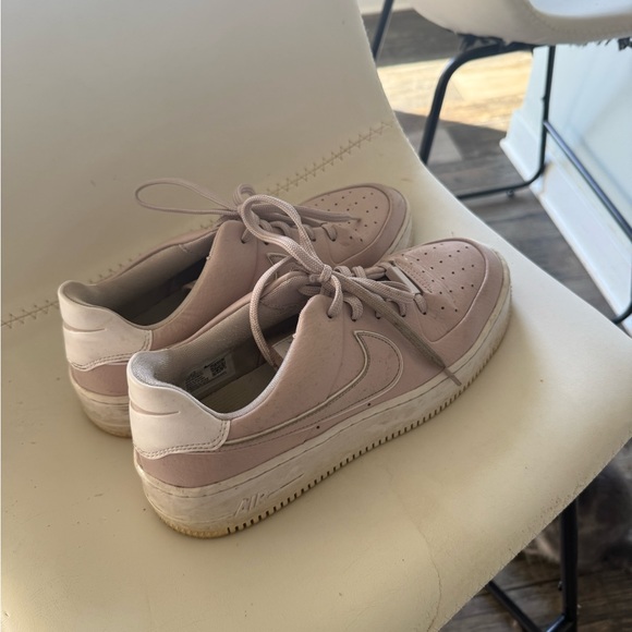 Air Force 1 - Picture 1 of 4